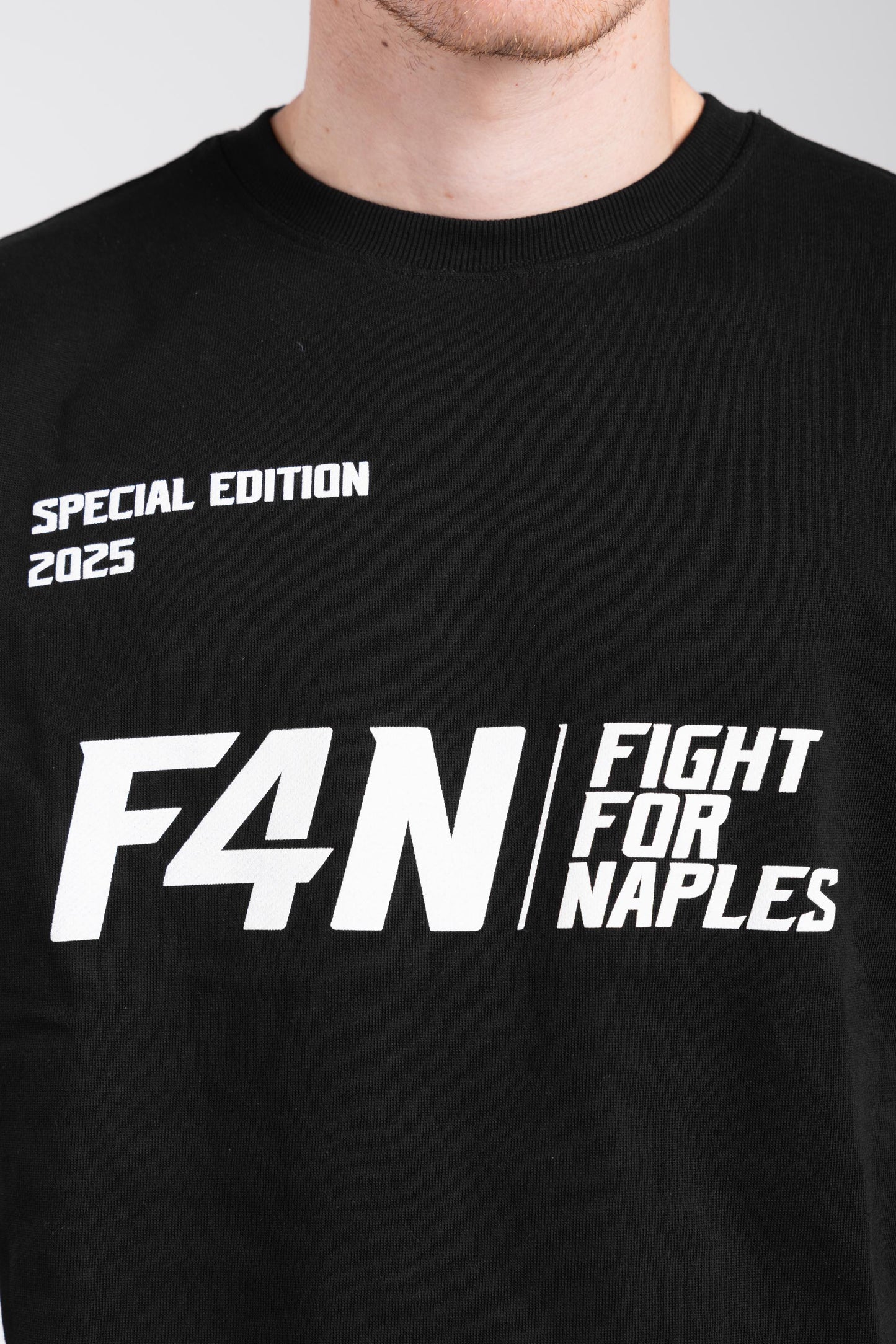 Felpa F4N 2025