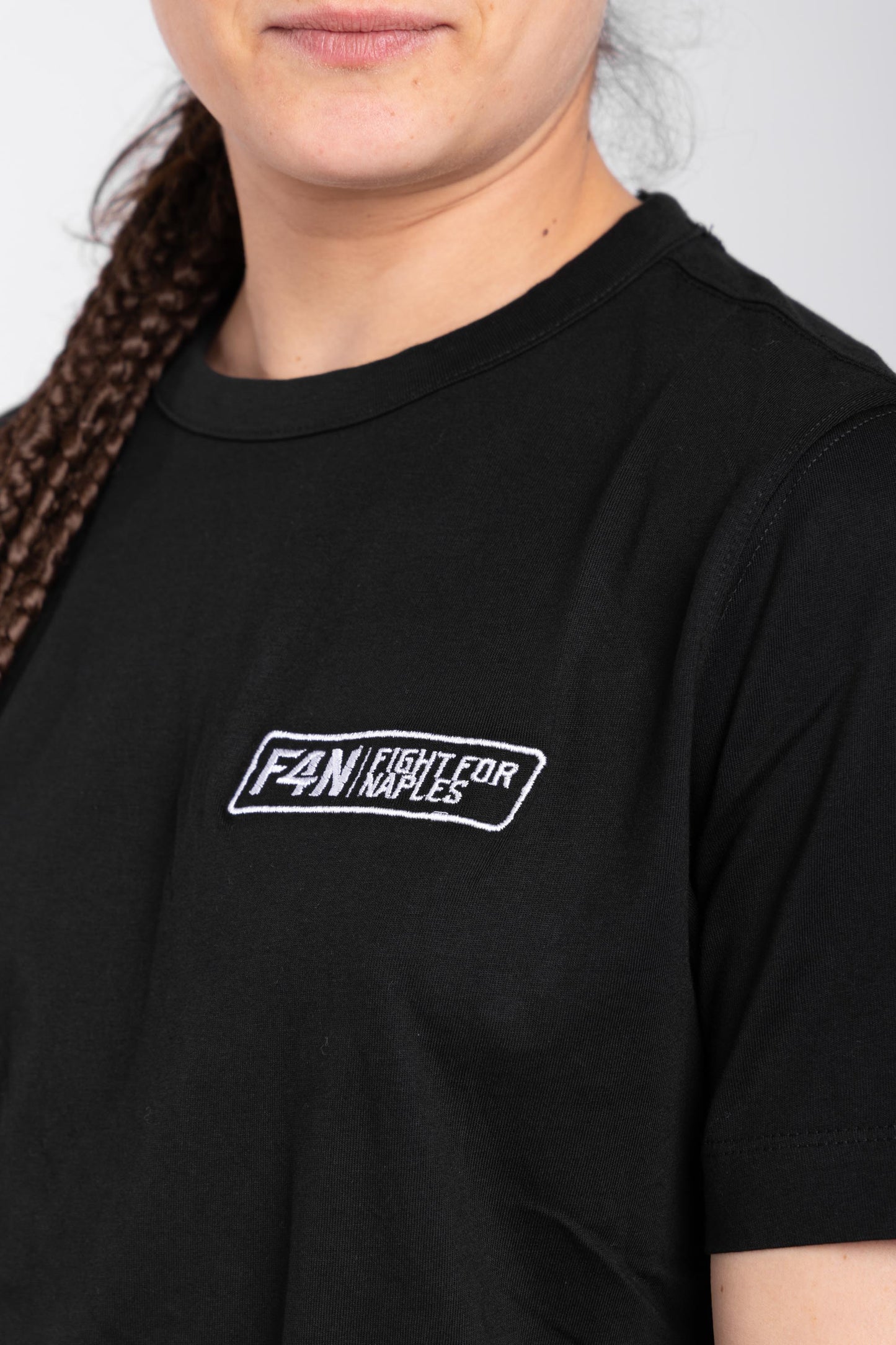 T-shirt ricamata F4N - nero